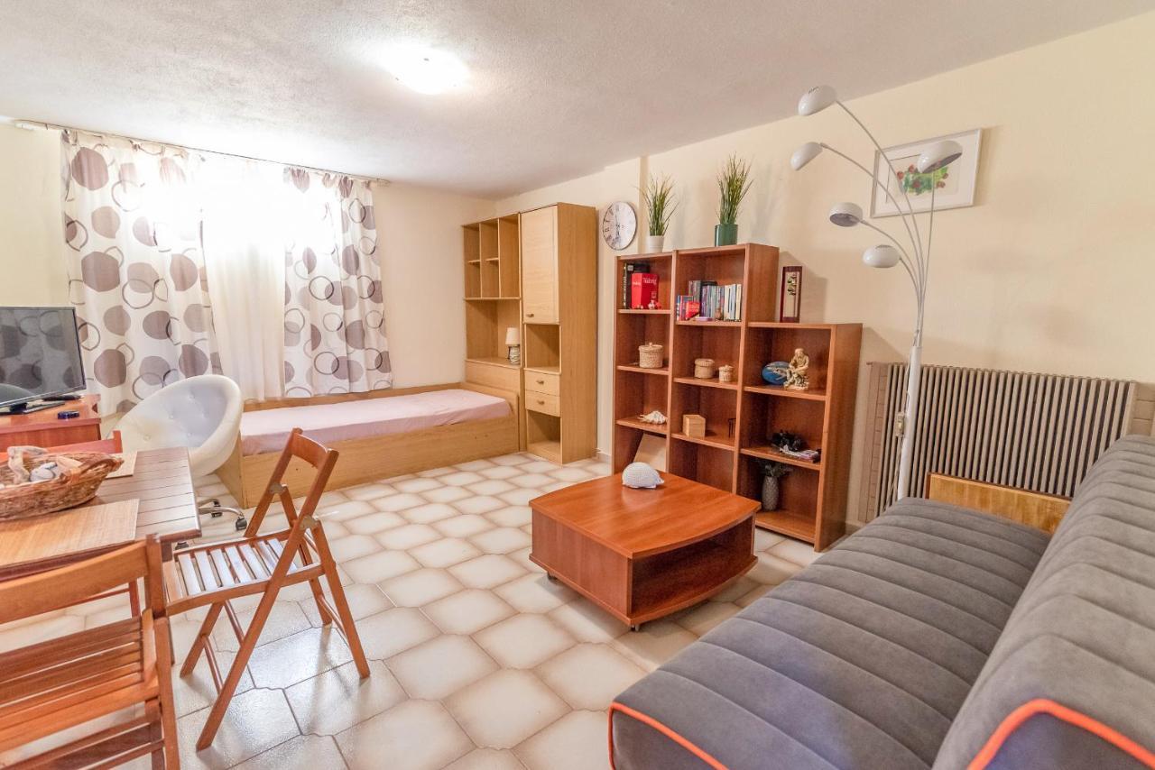 Pine Trees Apartment Preveza Exterior photo